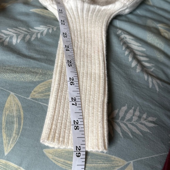 Zara Women's Cream Crew Neck Sweater - Picture 8 of 8